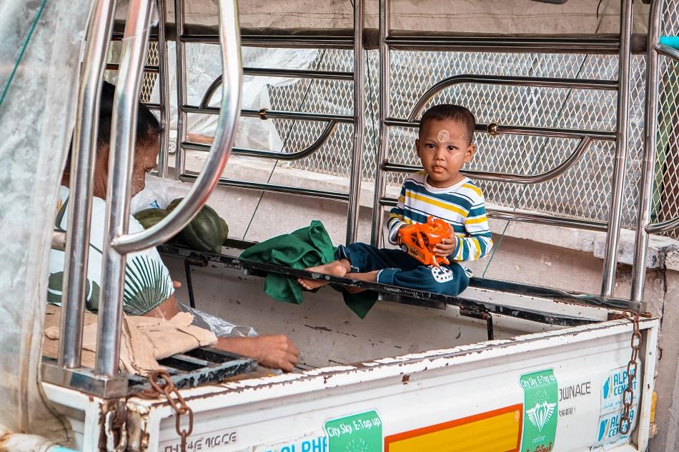 Myanmar photo gallery - Burmese Child