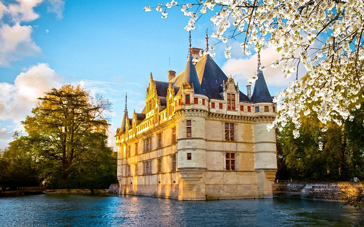 Azay le Rideau Castle - the most beautiful castles in Europe, fairytale castles in Europe, top castles in Europe, must-visit castles in Europe. unique castles in Europe