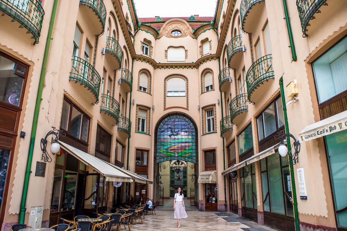 Oradea Black Eagle Palace, Palatul Vulturul Negru Oraeda, oradea art nouveau building