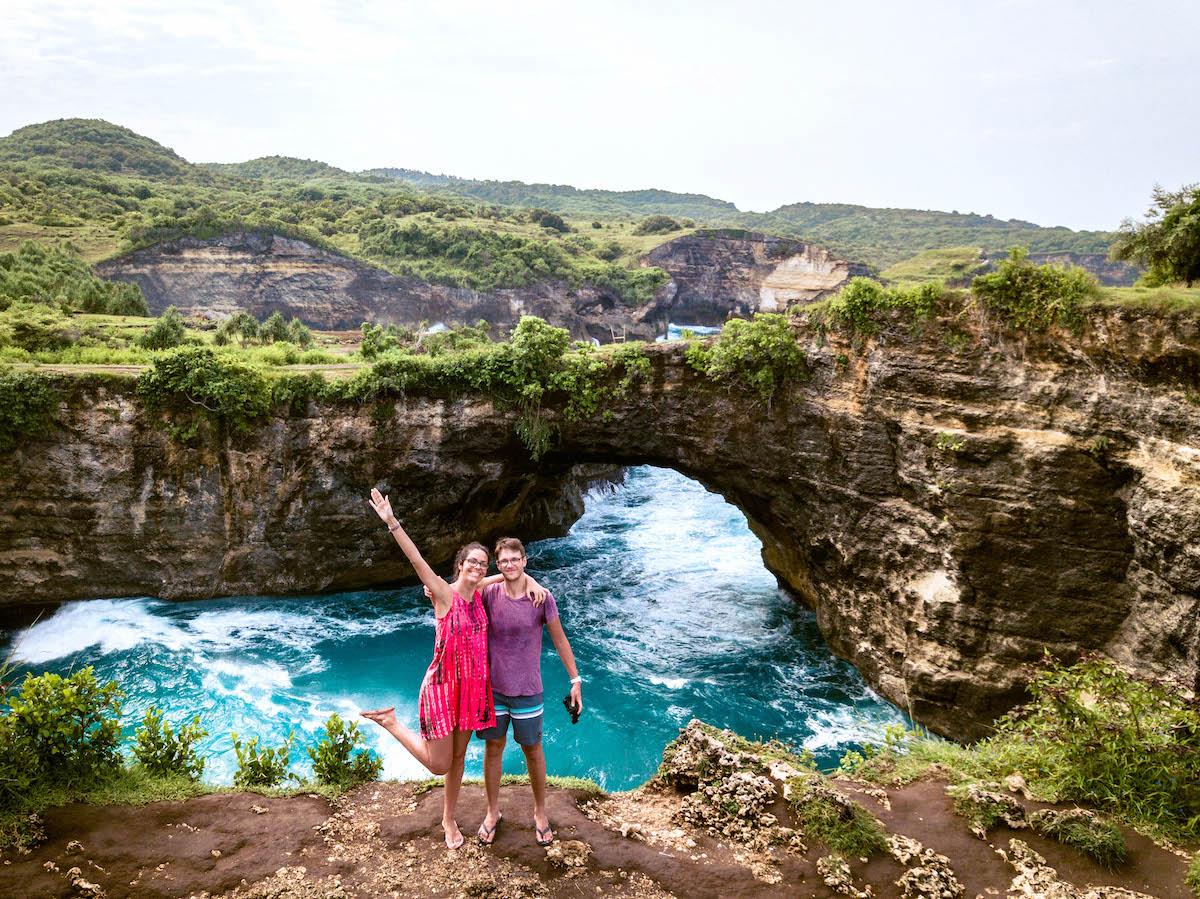 Couple Aurelia Teslaru and Dan Moldovan at the Broken Beach Nusa Penida