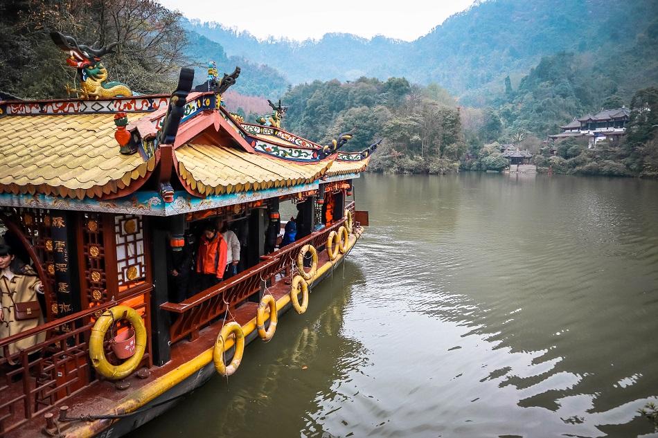 Qingcheng Mountain boat over lake, Chengdu