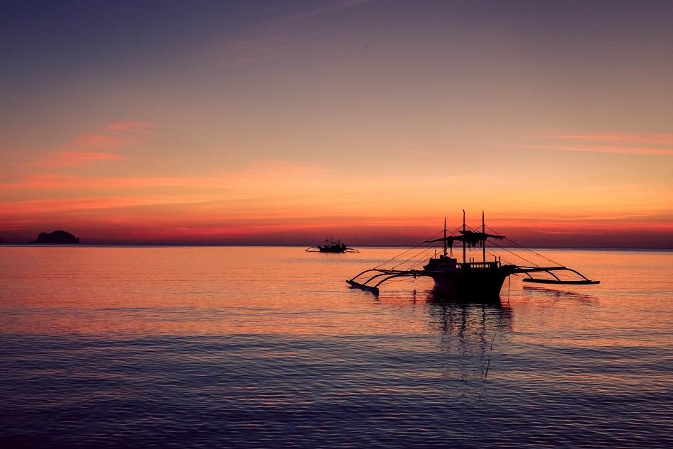 Sunset at Corong Corong Beach in El Nido