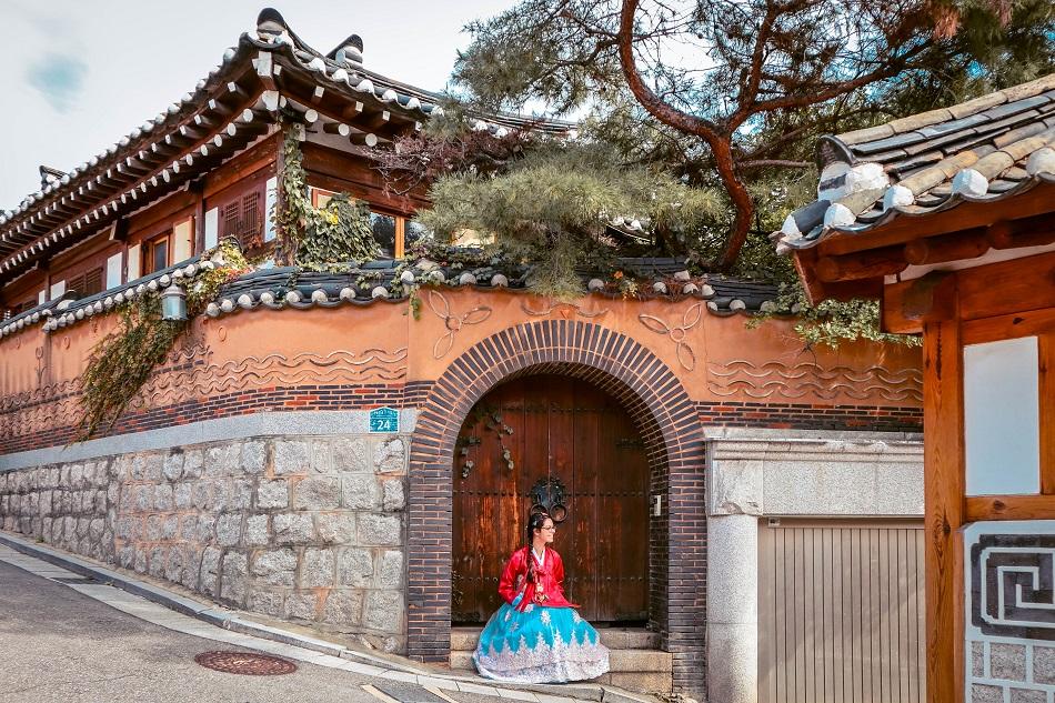 Foreign girl wearing a hanbok at Bukchon Hanok Village