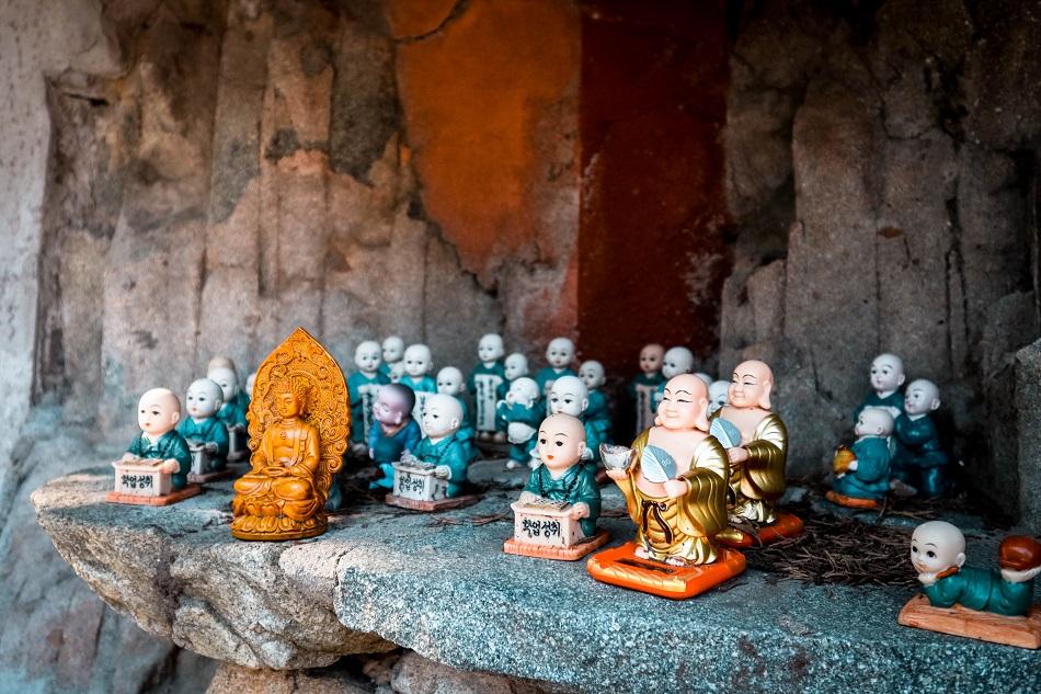 Buddha statues at Haedong Yonggungsa Temple