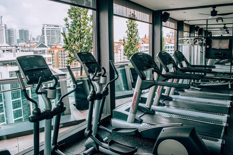Holiday Inn Express Clarke Quay Singapore fitness room with stationary bicycles