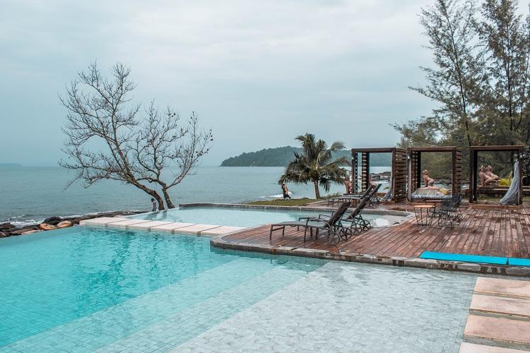 Independence Hotel Sihanoukville ocean view pool