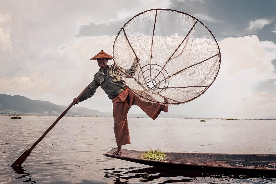 Inle Lake balancing traditional fishermen