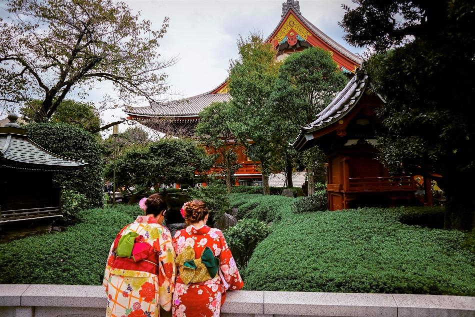 Japanese girls wearing a kimono in Tokyo