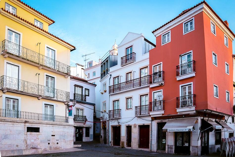 Houses in Largo do Chafariz de Dentro, Lisbon - free things to do in Lisbon