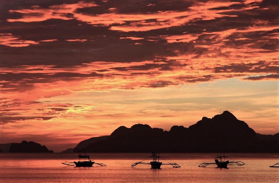 El Nido Las Cabanas Beach sunset