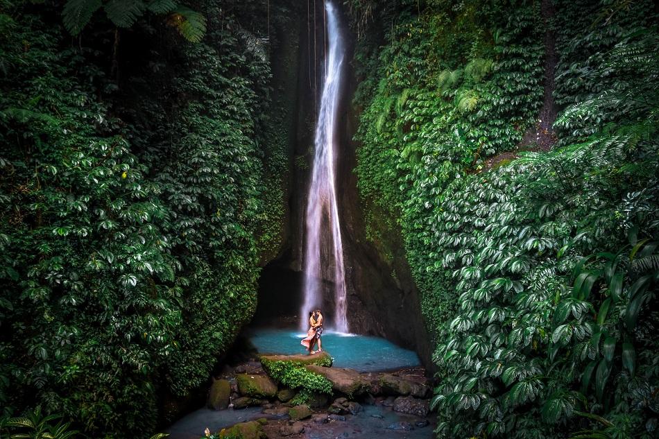 Leke Leke Waterfall couple, Bali