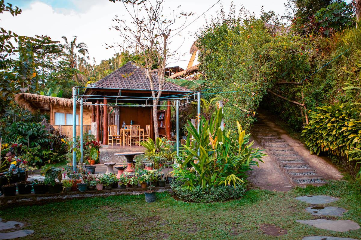 Leke Leke Waterfall Bali warung restaurant