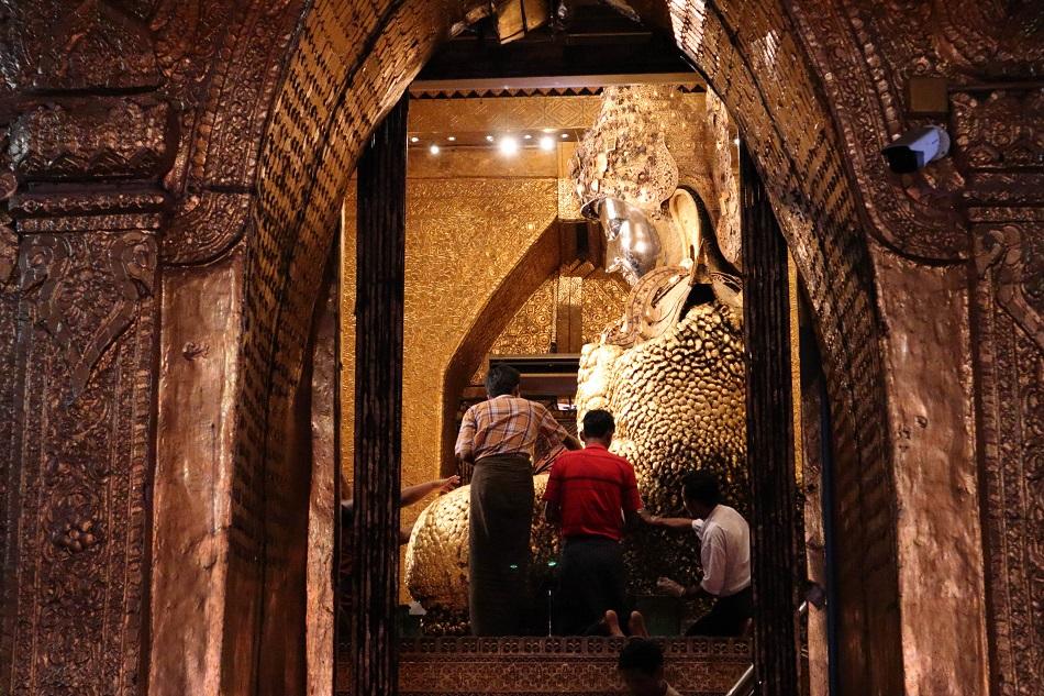Mahamuni Buddha Temple, Mandalay