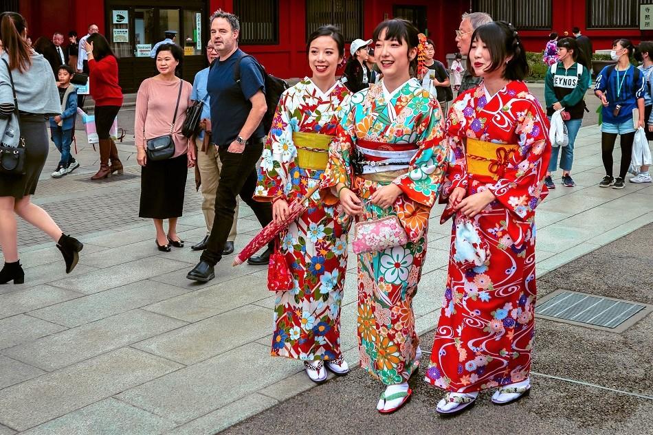 Girls wearing kimonos in Tokyo