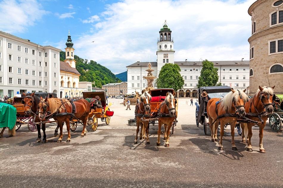 Residenplatz horse carriages Salzburg