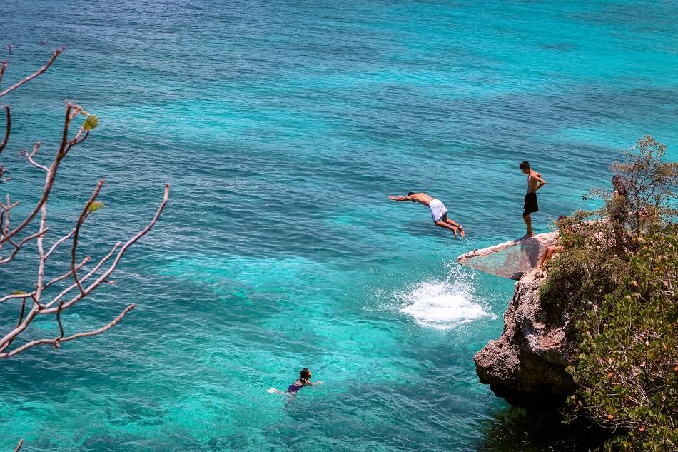 Salagdoong Beach Siquijor cliff jumping