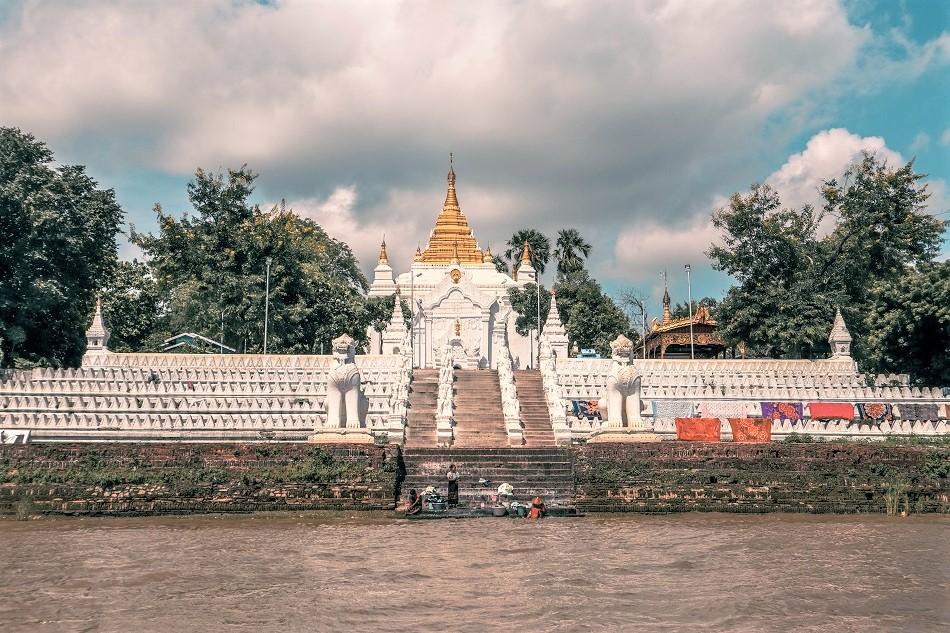 Sat Taw Yar Pagoda in Mingun, Myanmar