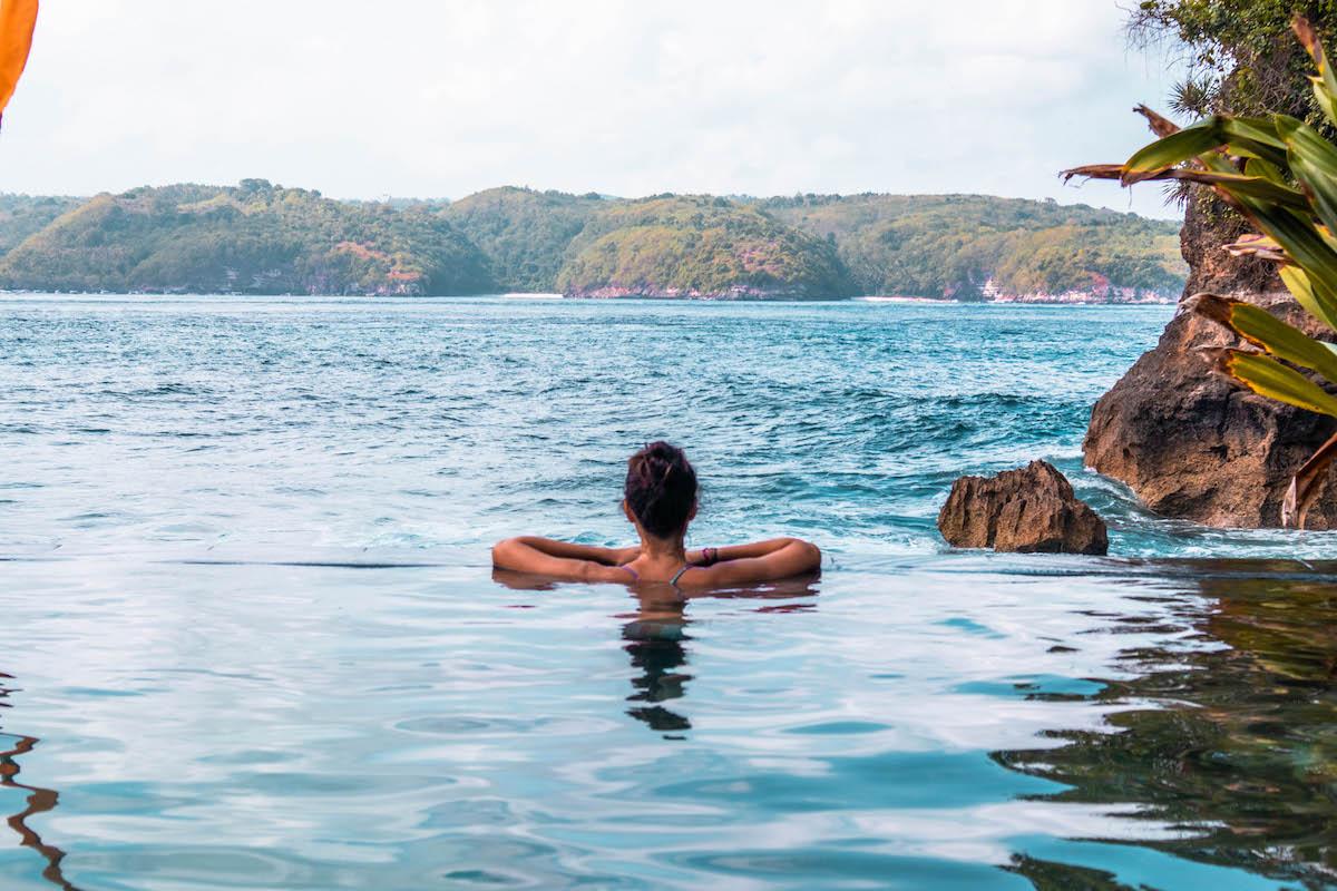 secret beach nusa ceningan, hidden beach nusa ceningan, best beach nusa ceningan, infinity pool nusa ceningan, villa trevally nusa ceningan