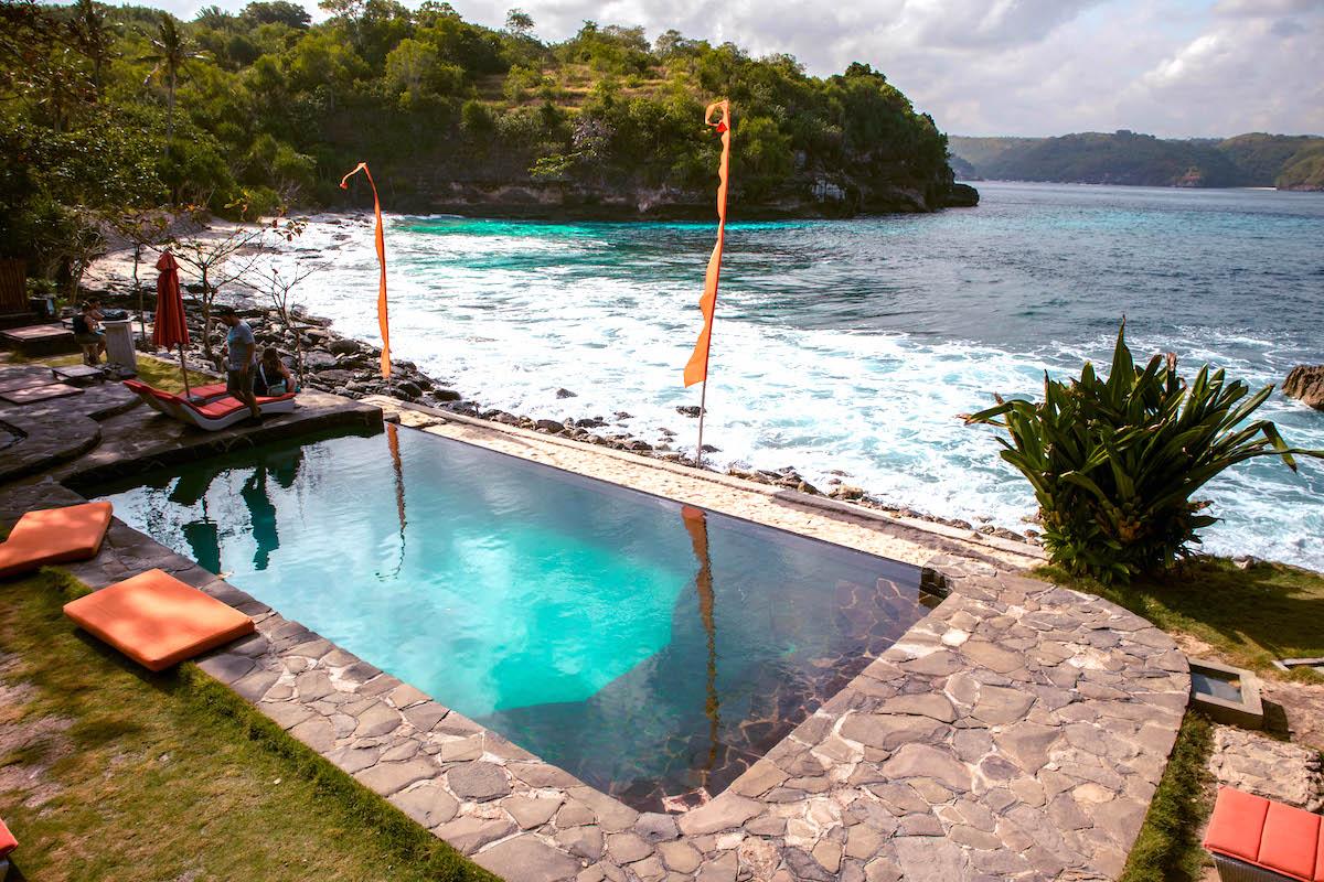 secret beach nusa ceningan, hidden beach nusa ceningan, best beach nusa ceningan, infinity pool nusa ceningan, villa trevally nusa ceningan