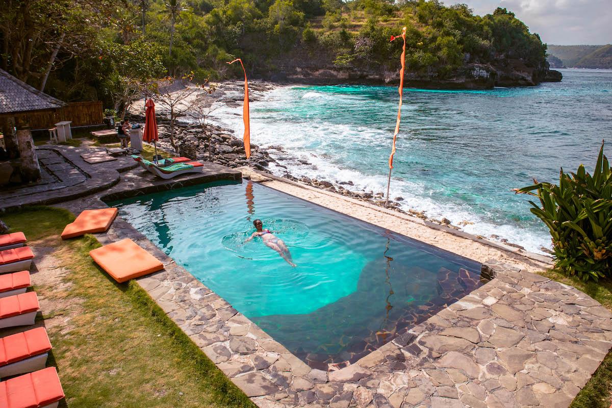 secret beach nusa ceningan, hidden beach nusa ceningan, best beach nusa ceningan, infinity pool nusa ceningan, villa trevally nusa ceningan