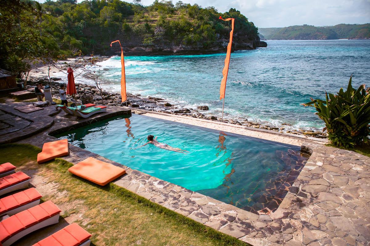 secret beach nusa ceningan, hidden beach nusa ceningan, best beach nusa ceningan, infinity pool nusa ceningan, villa trevally nusa ceningan