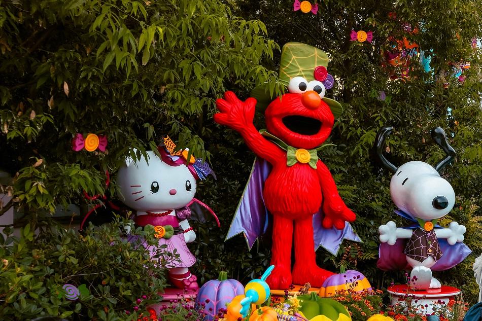 Sesame Street and Hello Kitty at Universal Studios Japan