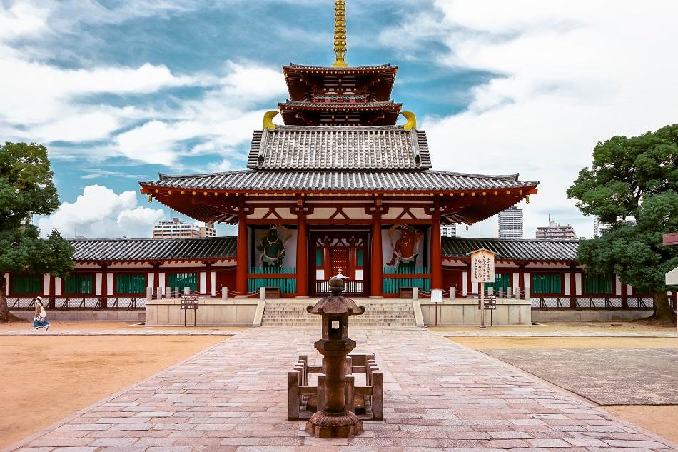 Shiitennoki Temple in Osaka