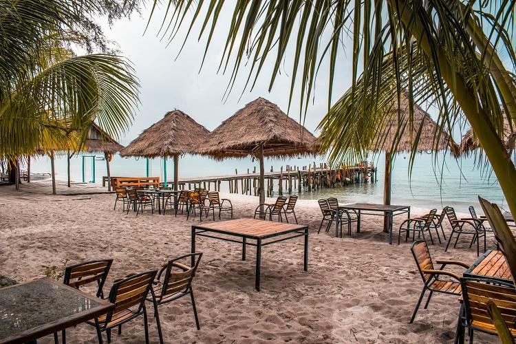 Sok San Beach Resort restaurant at sunset