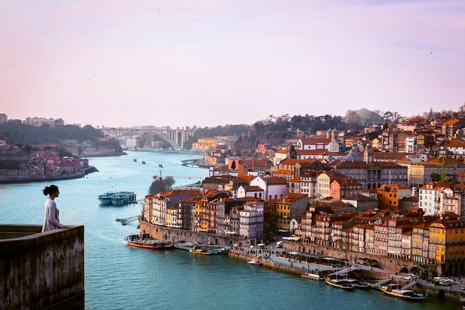 Aurelia Teslaru at Teleferico de Gaia at sunset, Porto