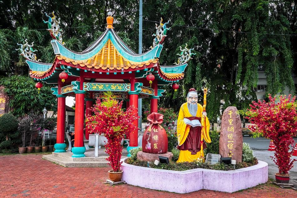 Thean Hou Temple, Luala Lumpur garden statues