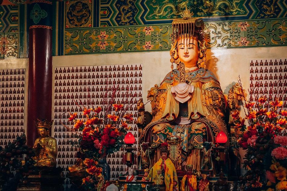 Thean Hou Temple, Luala Lumpur prayer hall