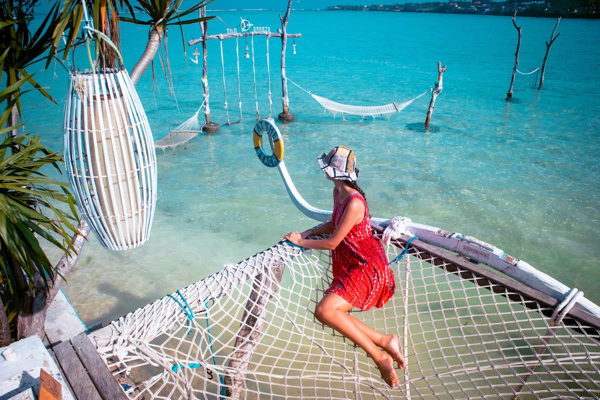 Things to do Nusa Ceningan, Nusa Ceningan tourist attraction, places to see nusa ceningan, sea breeze beach bar nusa ceningan