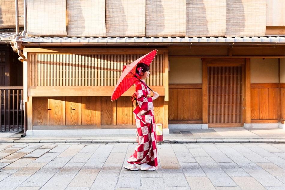 Japanese girl wearing a kimono in Tokyo