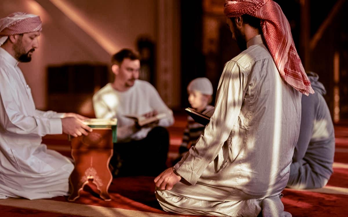 Jordan dress code, what to wear in Jordan, how to dress in Jordan. clothes to wear in Jordan