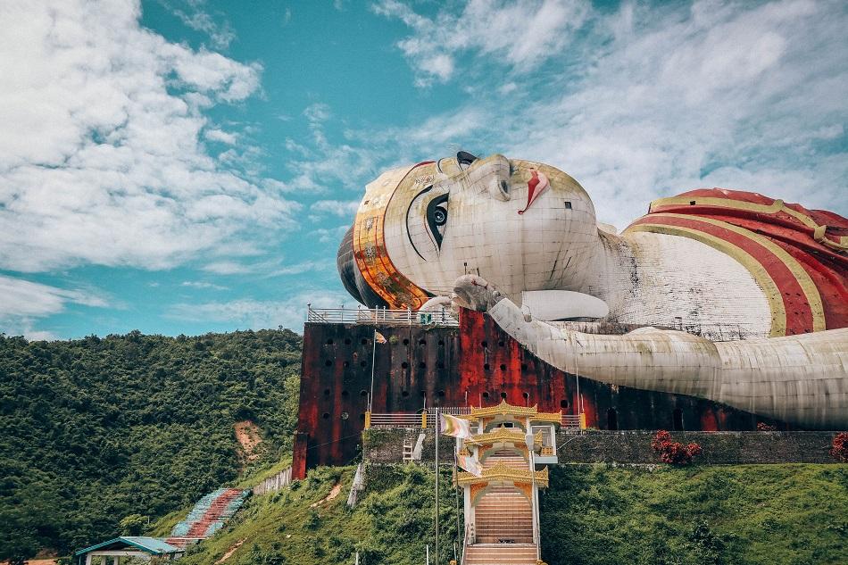 Myanmar photo gallery - Win Sein Taw Ya - Biggest reclining Buddha in the world